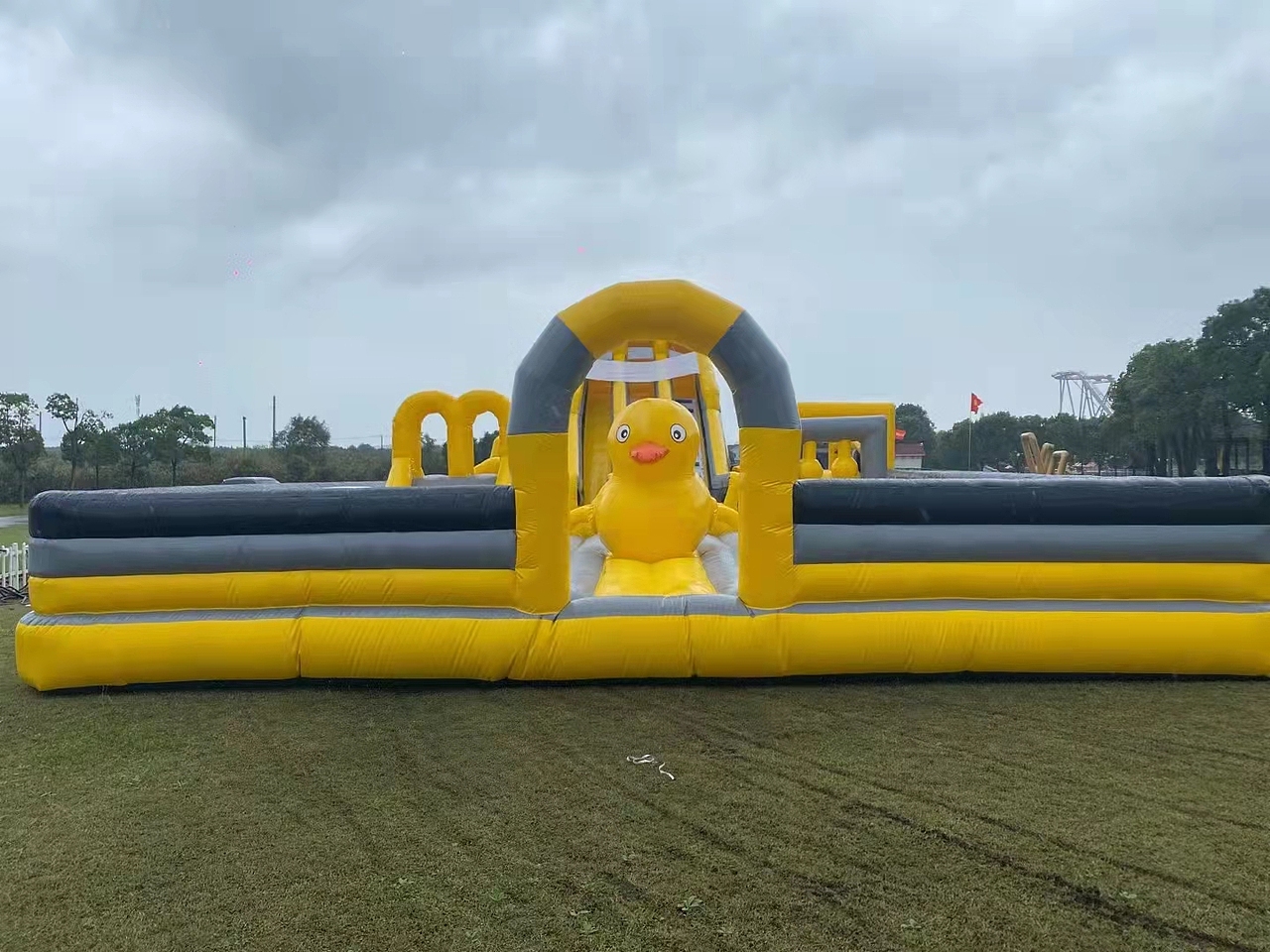 充气城堡出租 儿童充气小黄鸭城堡 活动道具出租