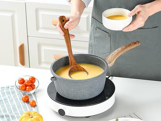 麦饭石奶锅拍摄 | 古禾造图 GOOHO VISION