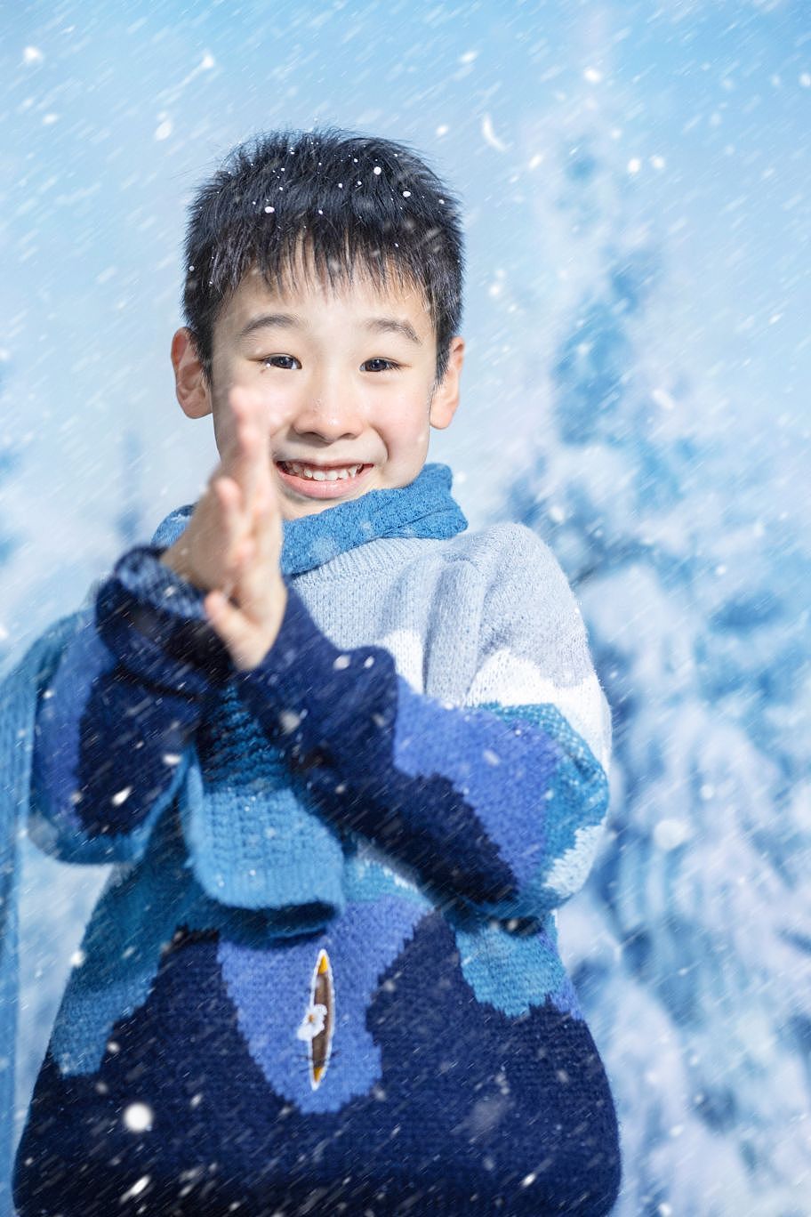 在雪地里肆意撒欢吧（图ZMzMwNjU1ODcy） - 人像摄影 - 站酷设计师一颗小崩豆儿原创素材 - 站酷ZCOOL