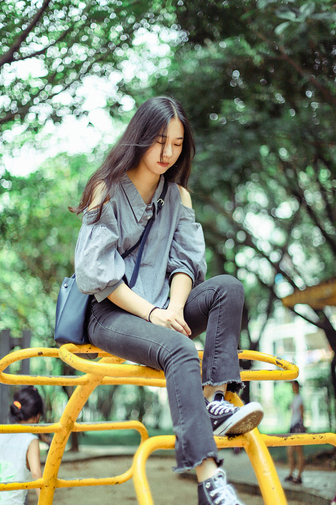 大姐姐“入侵”儿童乐园