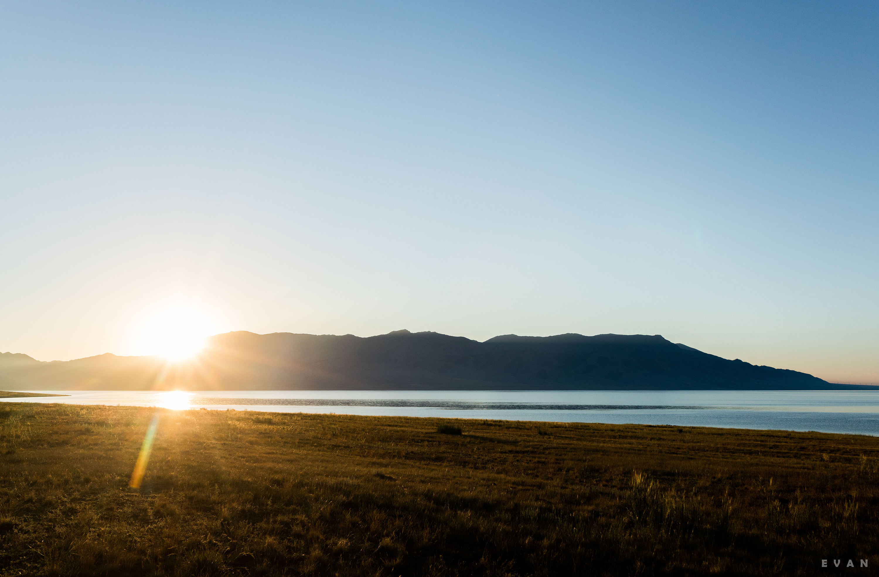 赛里木湖的阳光