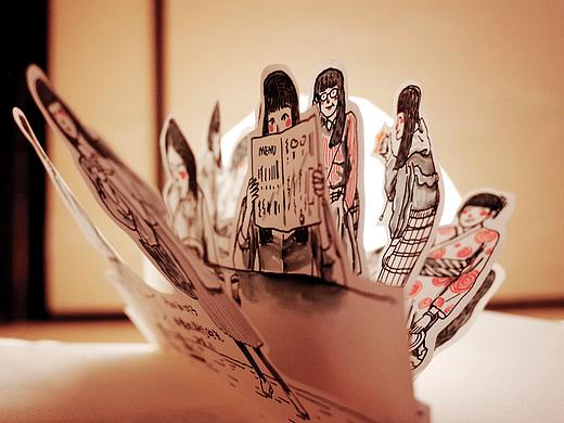 Alice和叶子霓虹旅行时光