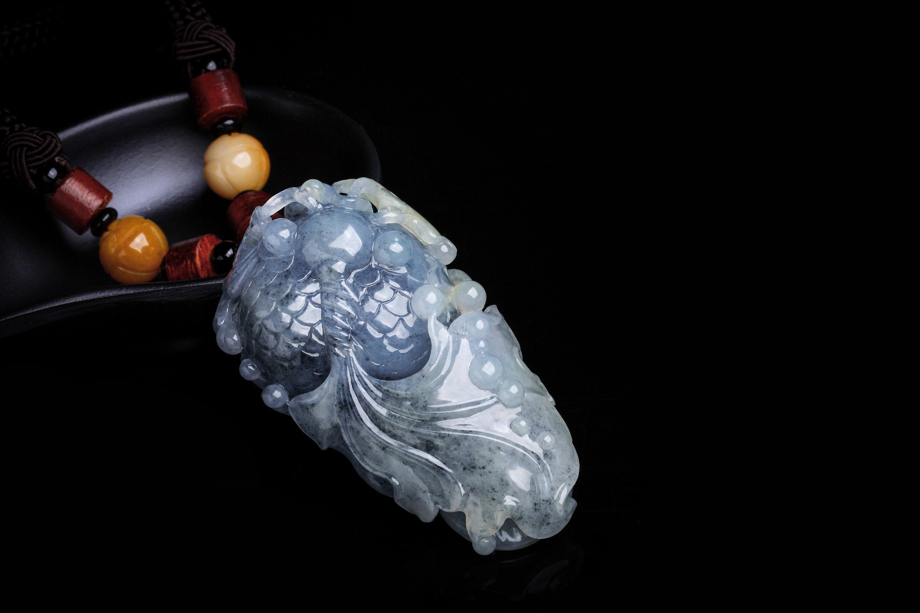 翡翠吐泡泡金鱼 手把件