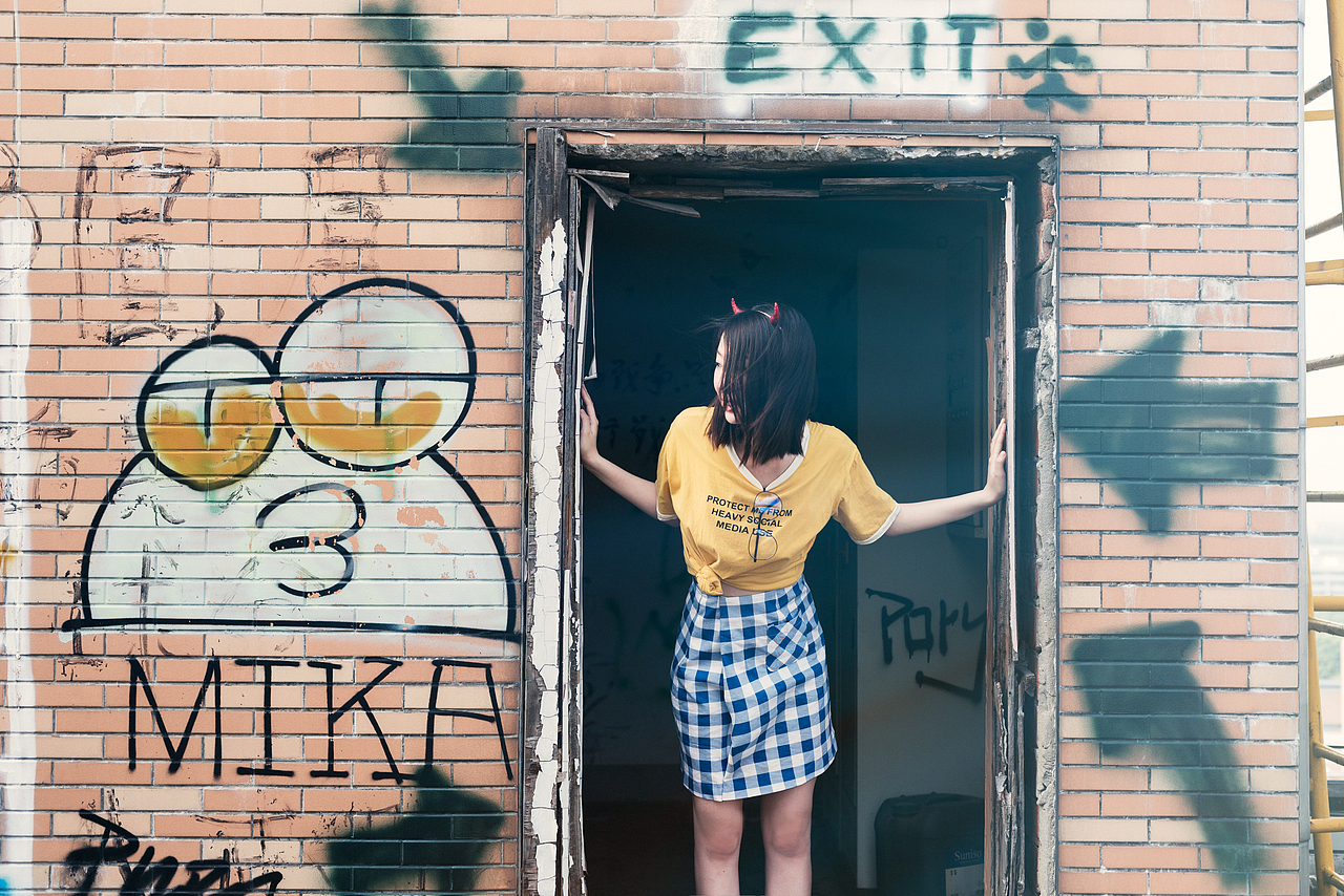 《青春不散场》