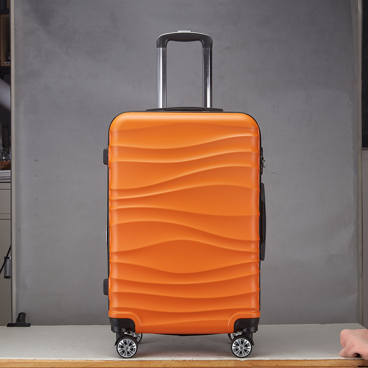 （布光教程）拉杆箱拍摄布光讲解分享 /影拓文化/木头（图ZMjU0NzA5MjQ4） - 产品摄影 - 站酷设计师摄影师木头原创素材 - 站酷ZCOOL