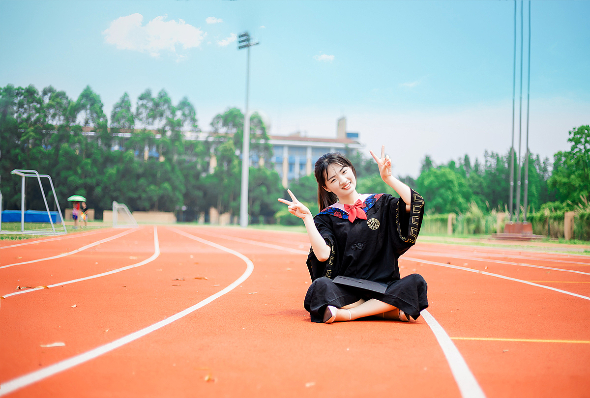 畢業(yè)季（圖ZMTE2NzUwMzI4） - 人像攝影 - 站酷設(shè)計(jì)師尚來(lái)原創(chuàng)素材 - 站酷ZCOOL