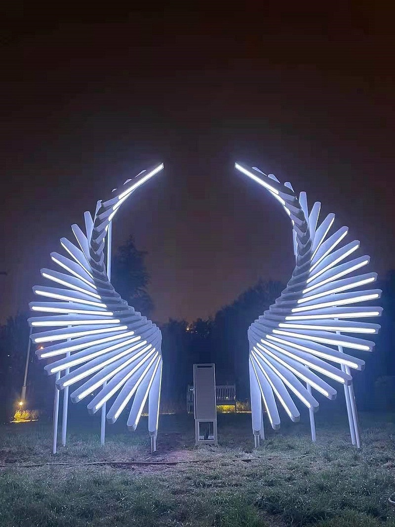 上海幕明手势感应发光互动翅膀街区体感艺术装置