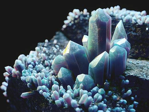 C4D教程:3步打造超写实宝石纹理水晶生长特效制作渲染