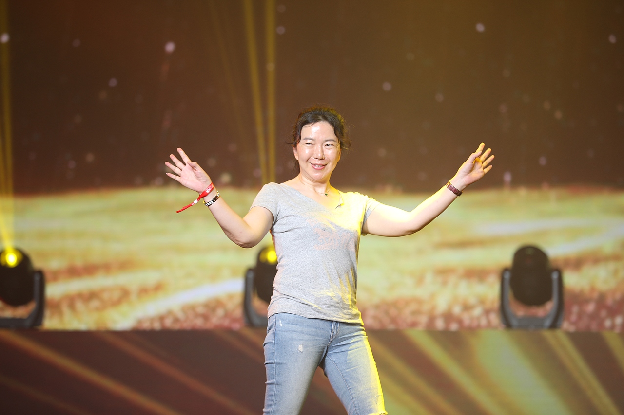 53微商节芭薇股份董事长冷群英