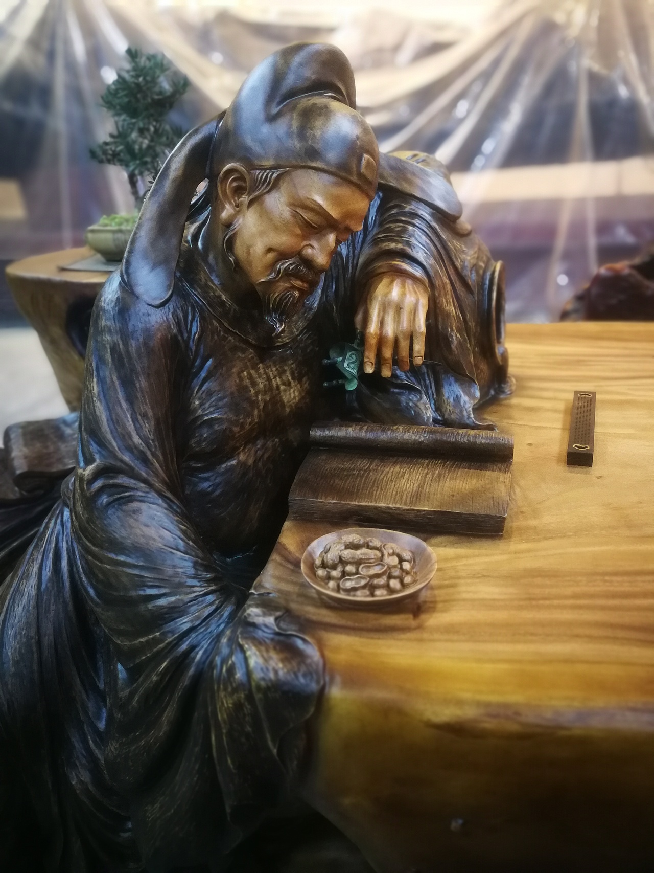 茶桌上的李白😂（图ZMTM2OTYyNDE2） - 雕塑 - 站酷设计师林艺根雕原创素材 - 站酷ZCOOL