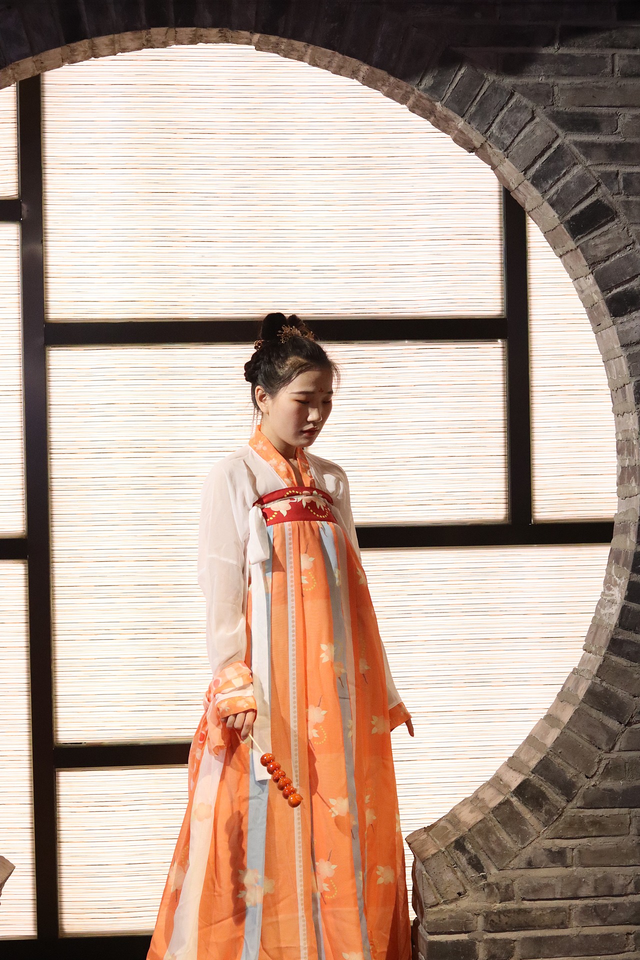 人要先感到幸福 才能看到玫瑰