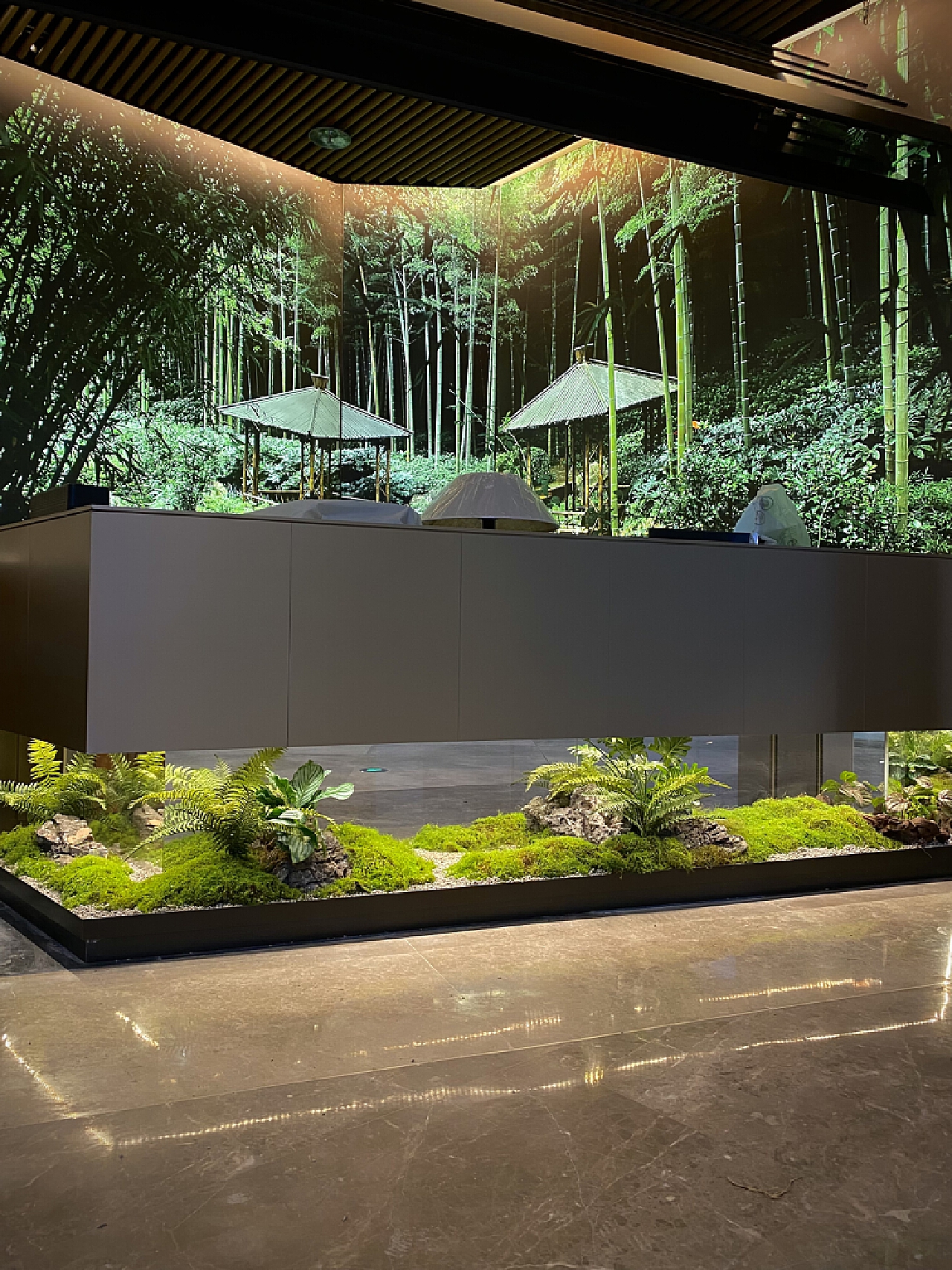 【餐厅桌椅组合植物墙3D模型】_黄绿灰棕现代餐厅桌椅组合植物墙3d模型下载_ID361692_免费3Dmax模型库 - 青模3d模型网