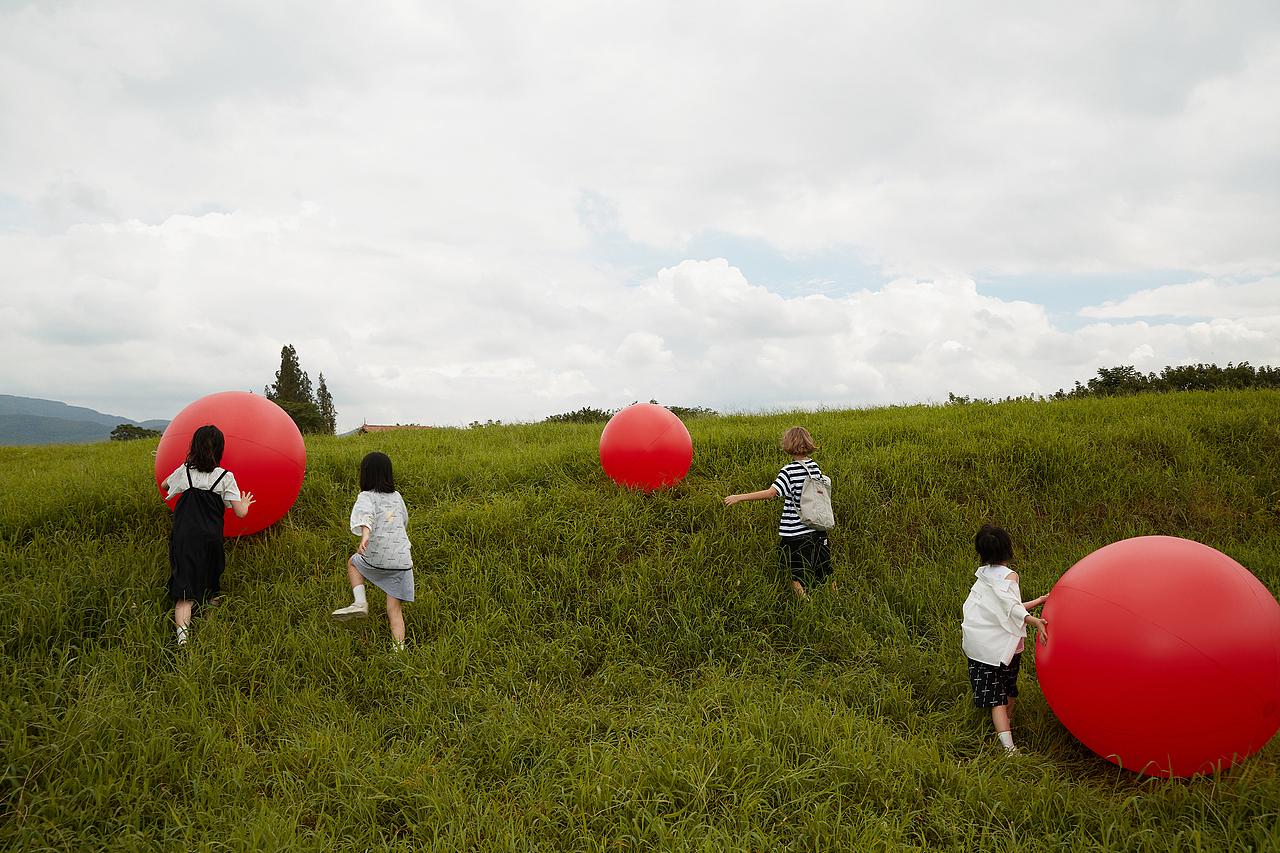 SUNNY WHITE RED 2022ss 春夏形象（图ZMjk1ODQxNDM2） - 修图/后期 - 站酷设计师修图师_XIAOZUO原创素材 - 站酷ZCOOL