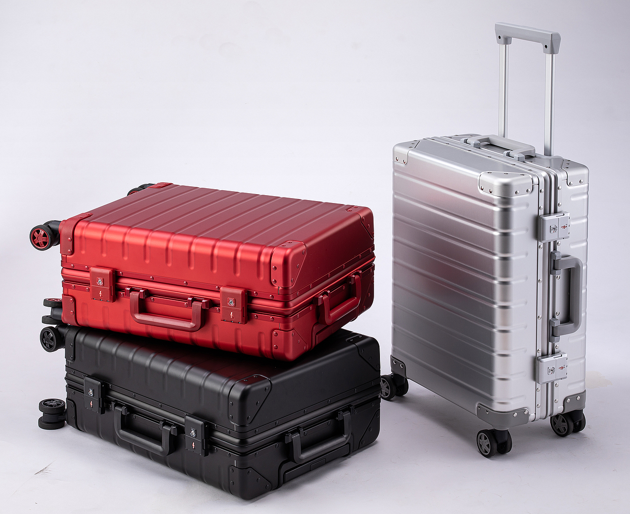 铝框万向轮行李箱拍摄 视频制作 画册制作 网上开店（图ZMjU5MzM2NjI4） - 产品摄影 - 站酷设计师岭南视觉原创素材 - 站酷ZCOOL