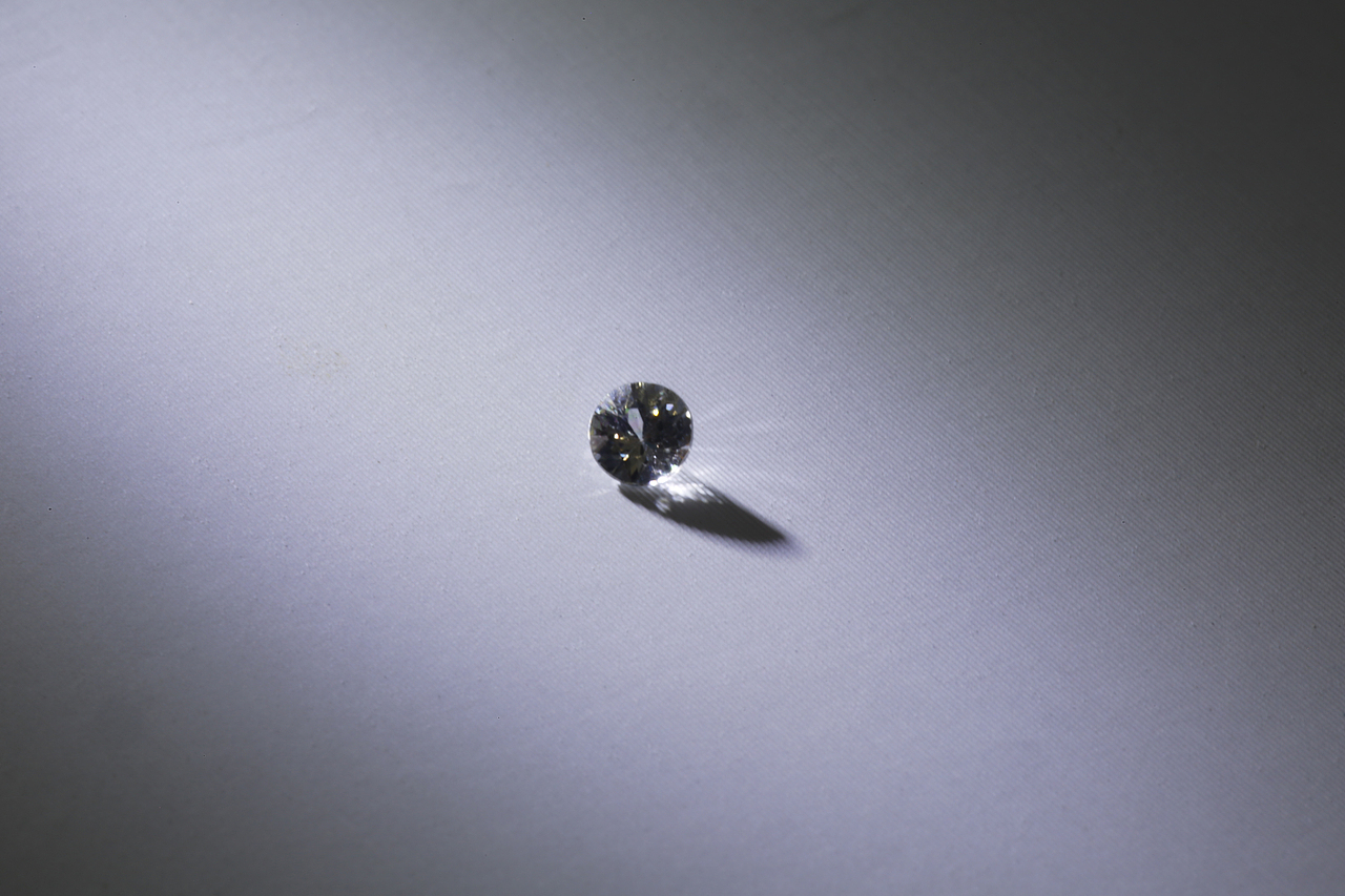 逆光下拍珠寶寶石，無色藍寶石、藍寶石等，沒有閃光燈（圖ZMTE3MzQ0MDI4） - 產品攝影 - 站酷設計師Gavinskywalker原創(chuàng)素材 - 站酷ZCOOL