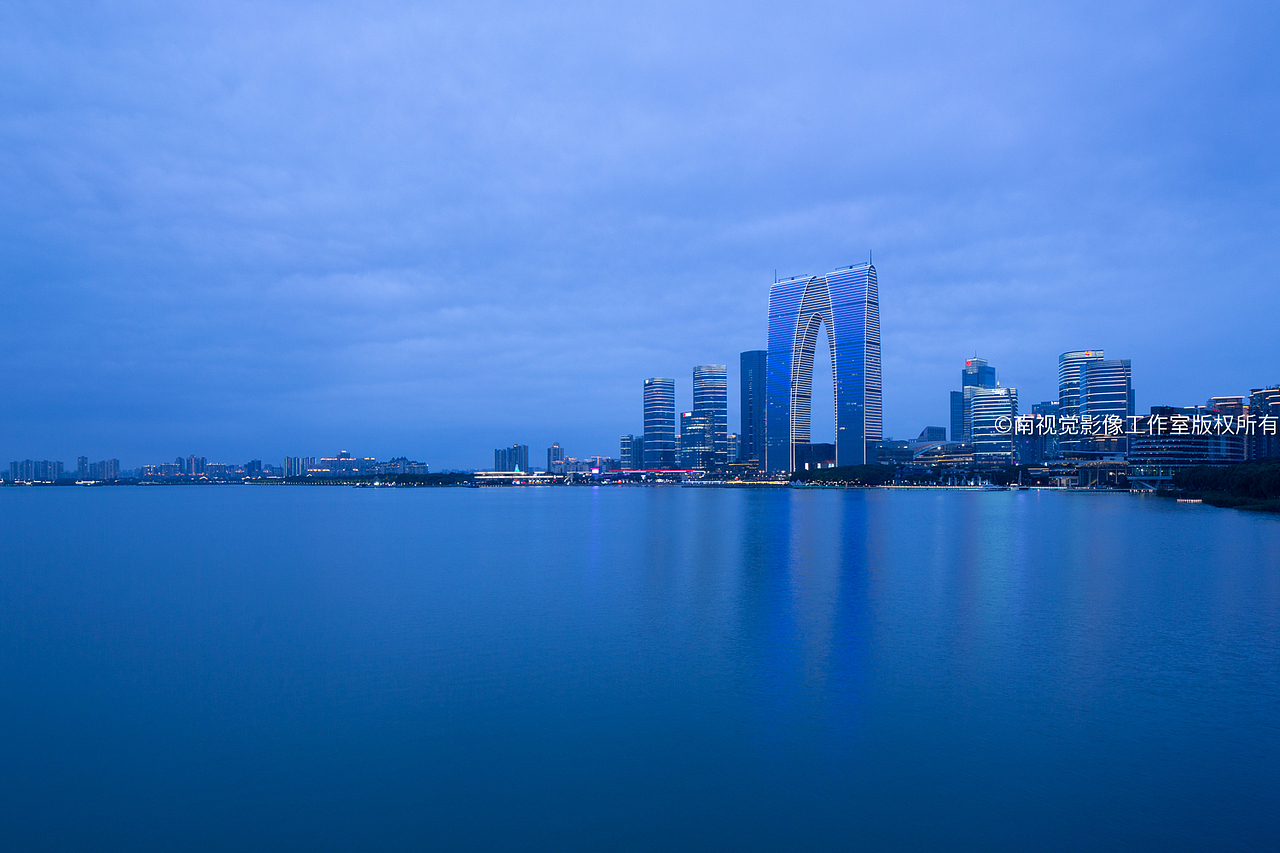 苏州东方之门夜景拍摄|苏州城市景观|苏州建筑空间摄影