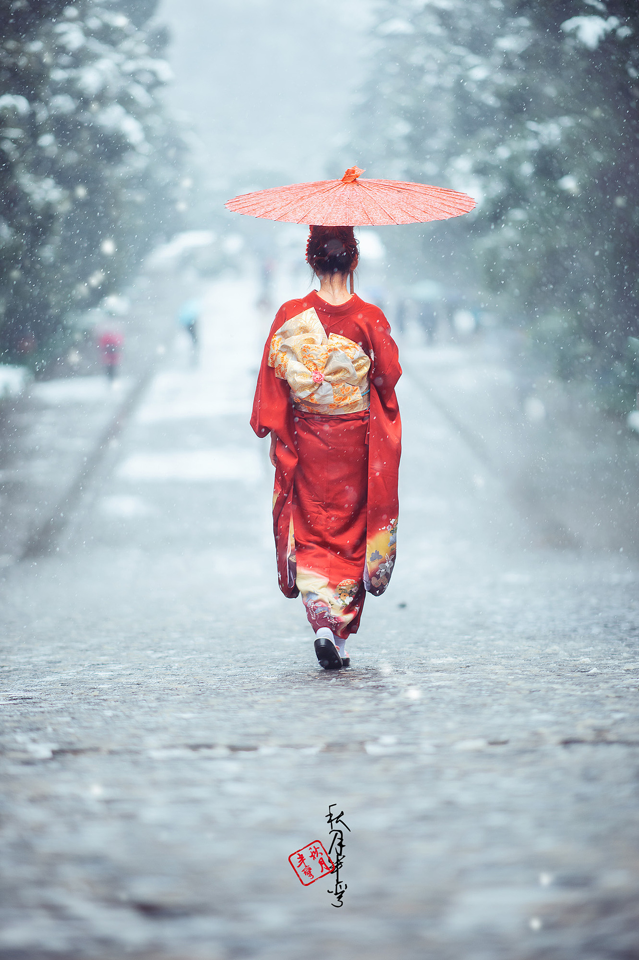 初雪の中でほほえんだ少女（图ZMTQyMDk1NDIw） - 人像摄影 - 站酷设计师秋月半弯原创素材 - 站酷ZCOOL