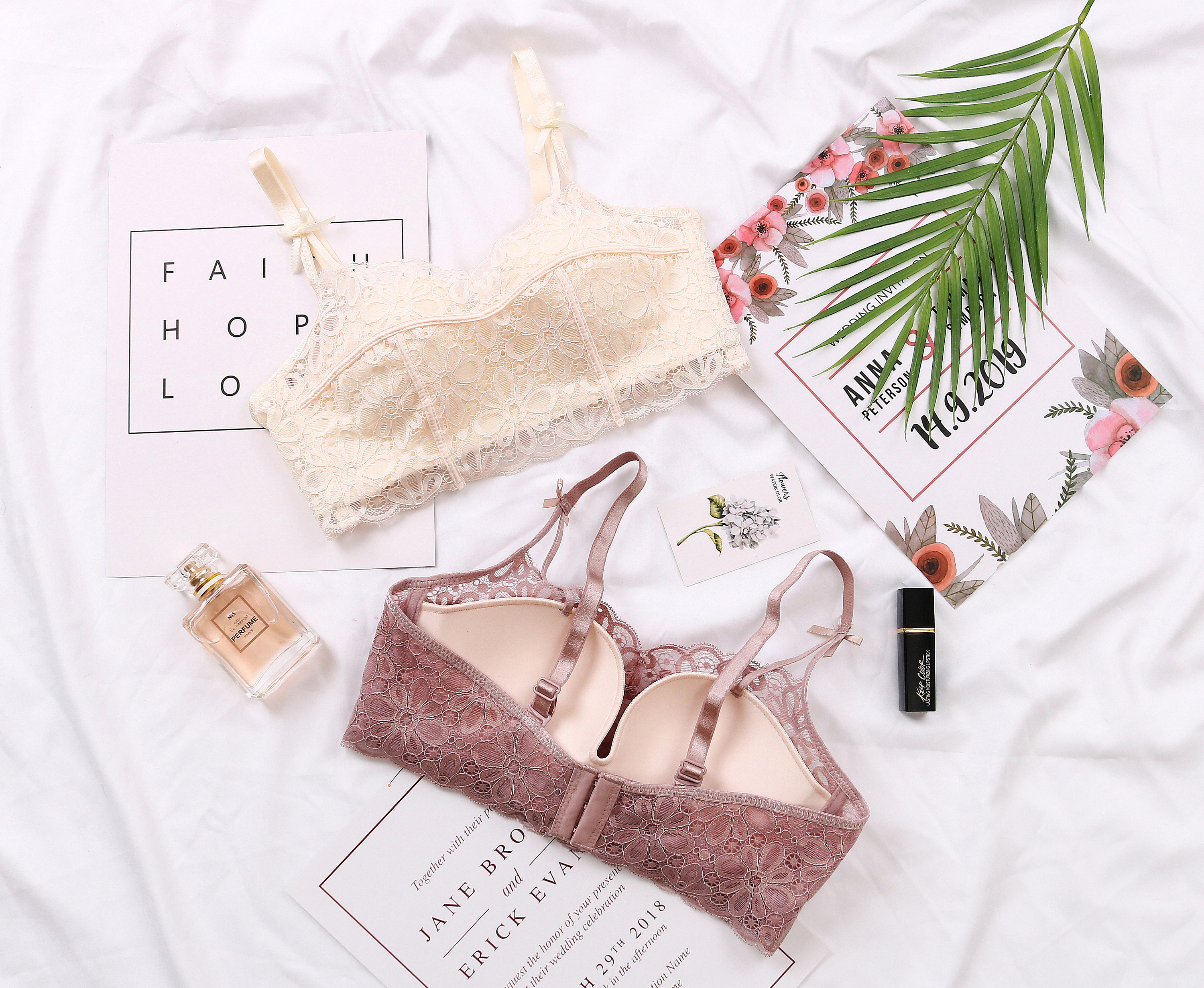 内衣女文胸平铺图静物拍摄