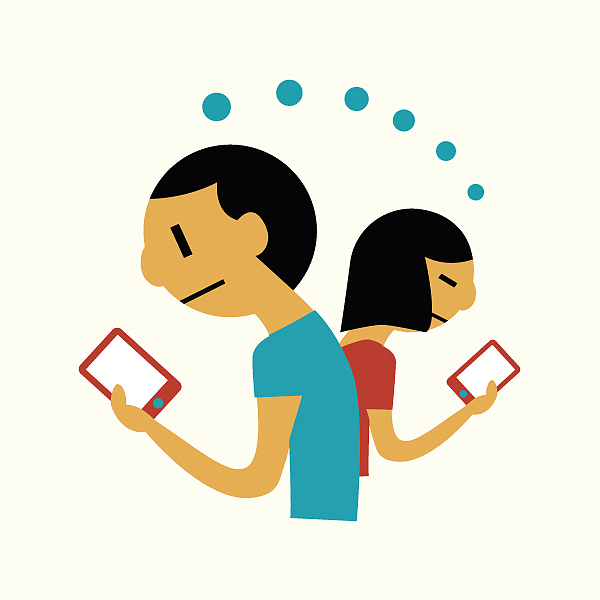 10:00am即使离得不远,甚至面对面,依然使用手机交流.