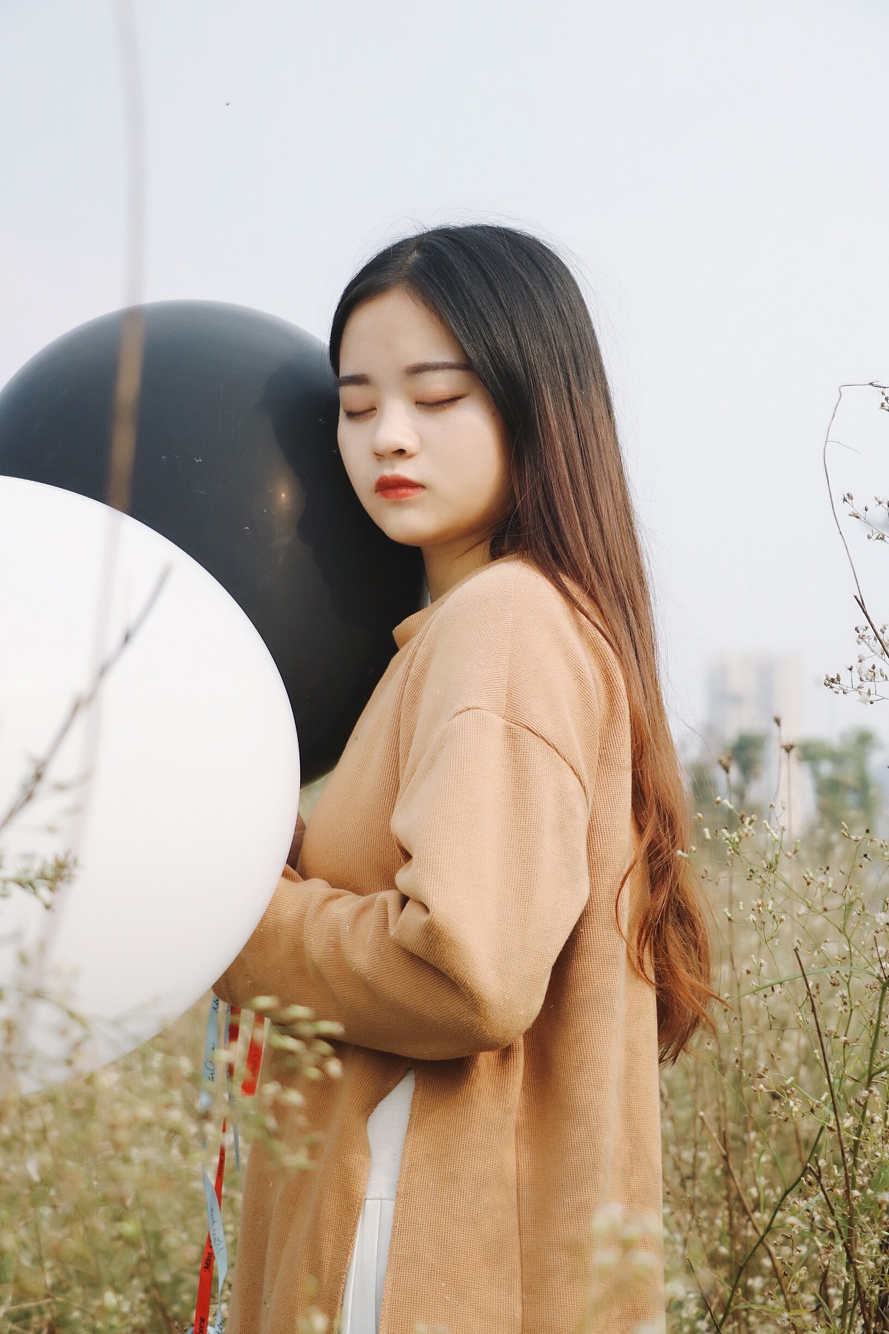 《在冬日的田野里等风来》（图ZOTY0MDg2NTY=） - 人像摄影 - 站酷设计师SOPHY欧尼原创素材 - 站酷ZCOOL