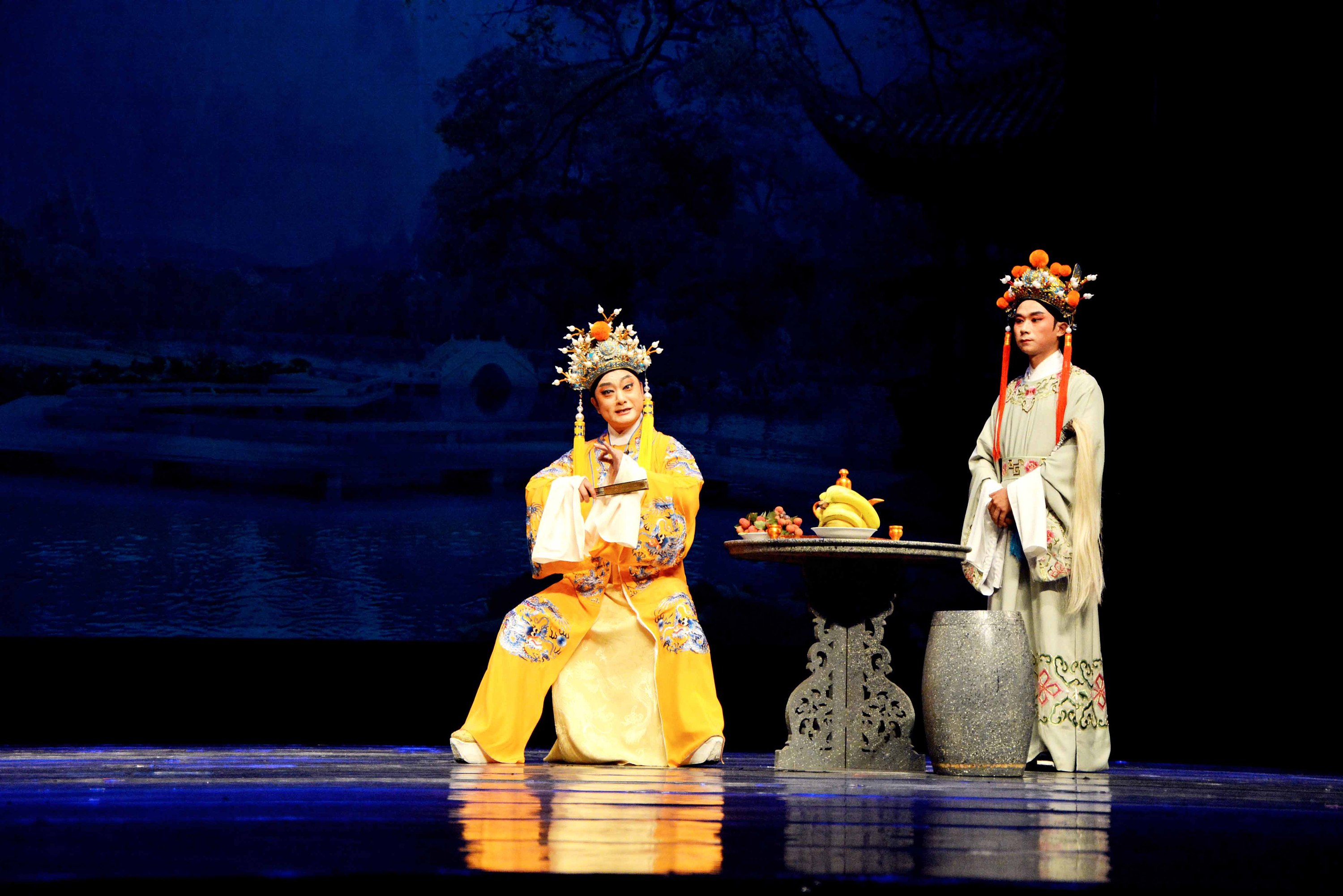 黄梅戏孟丽君舞台剧照