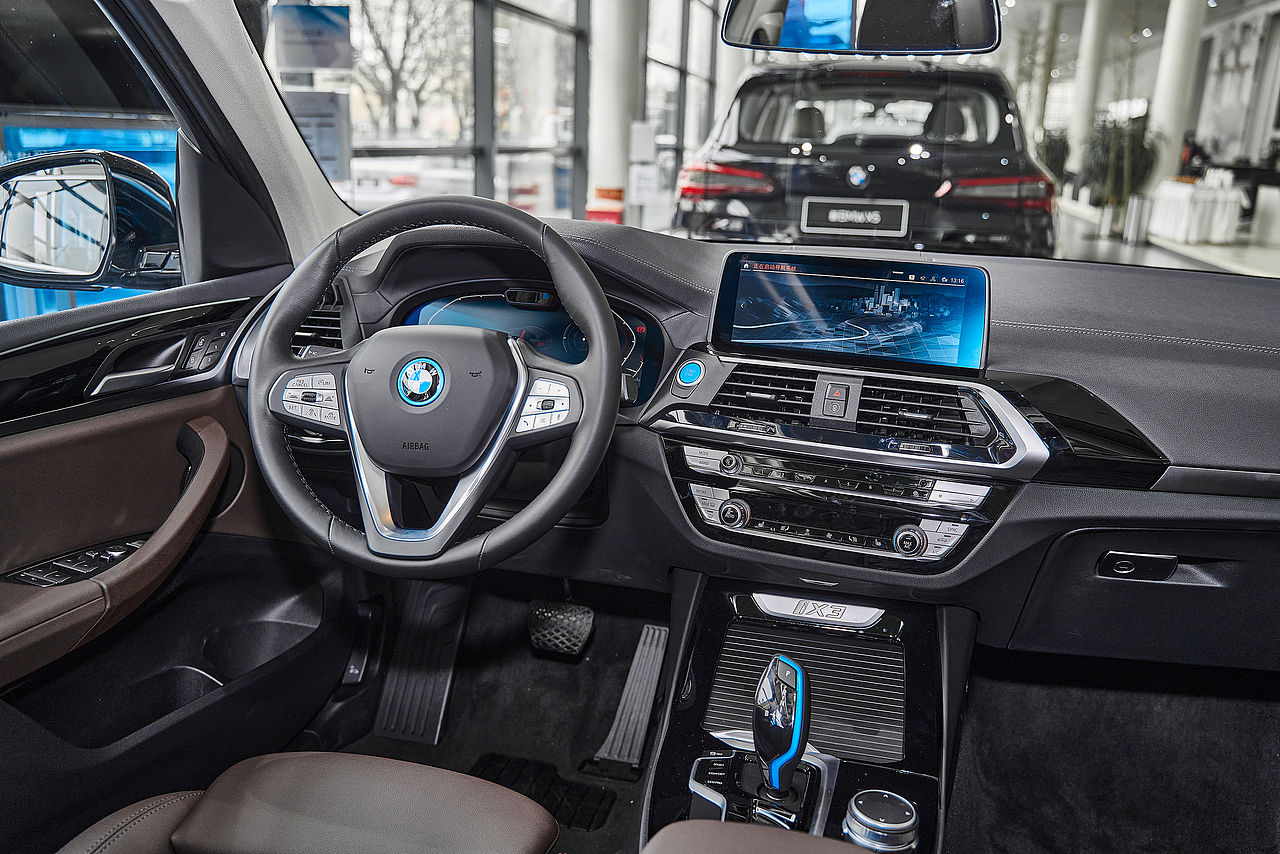 探店拍车-宝马iX3 澎湃i动力 第五代BMW eDrive新科技