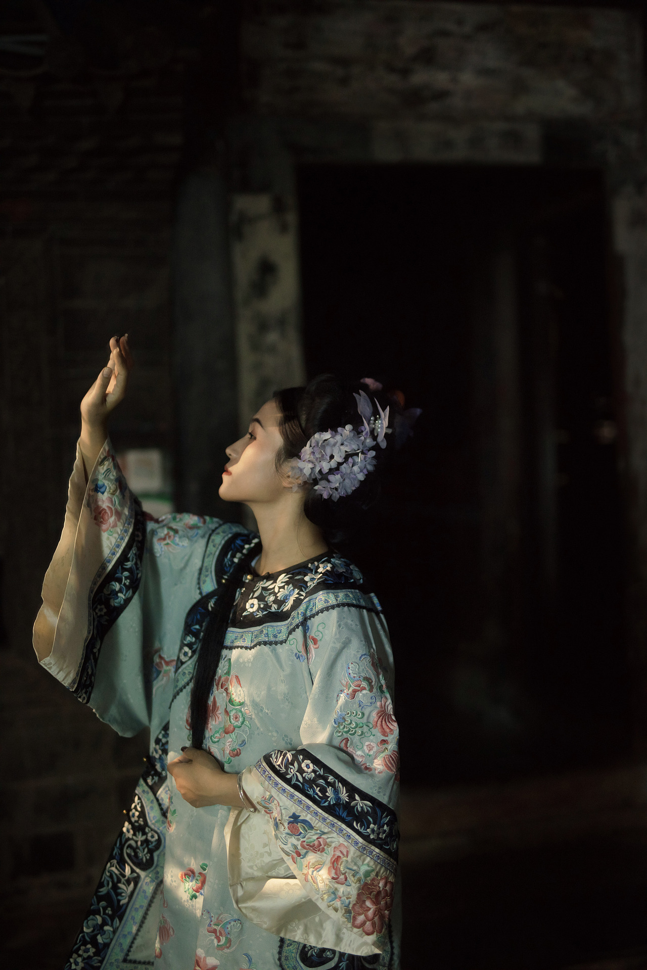 四角天空 走不出的红墙绿砾 古风摄影 清汉女 国风美学（图ZMzYxOTIxNTUy） - 人像摄影 - 站酷设计师Cc成晨原创素材 - 站酷ZCOOL