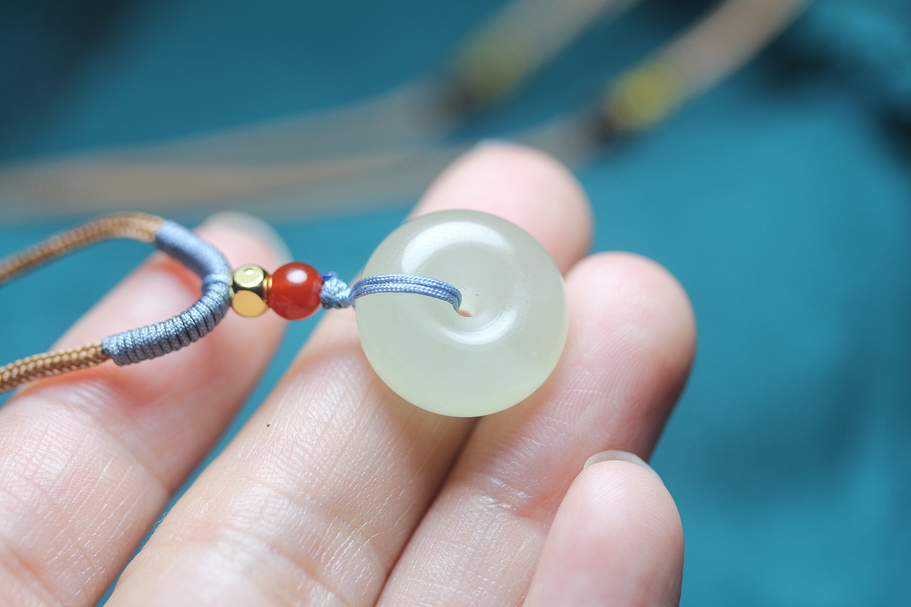 九张23.6.15马料黑色巧雕年年有余