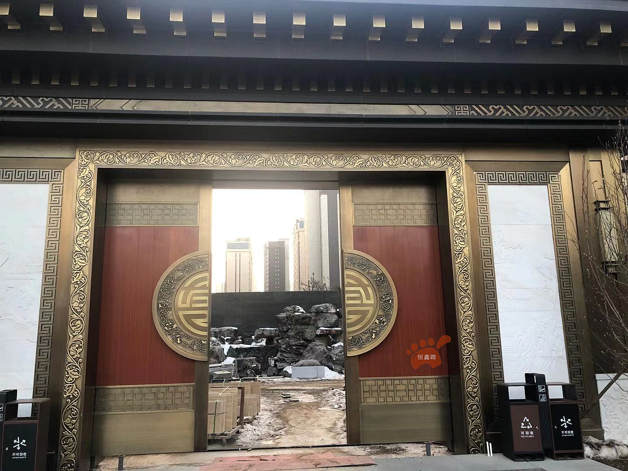 售楼部大门整装 仿古建筑不锈钢门头安装效果