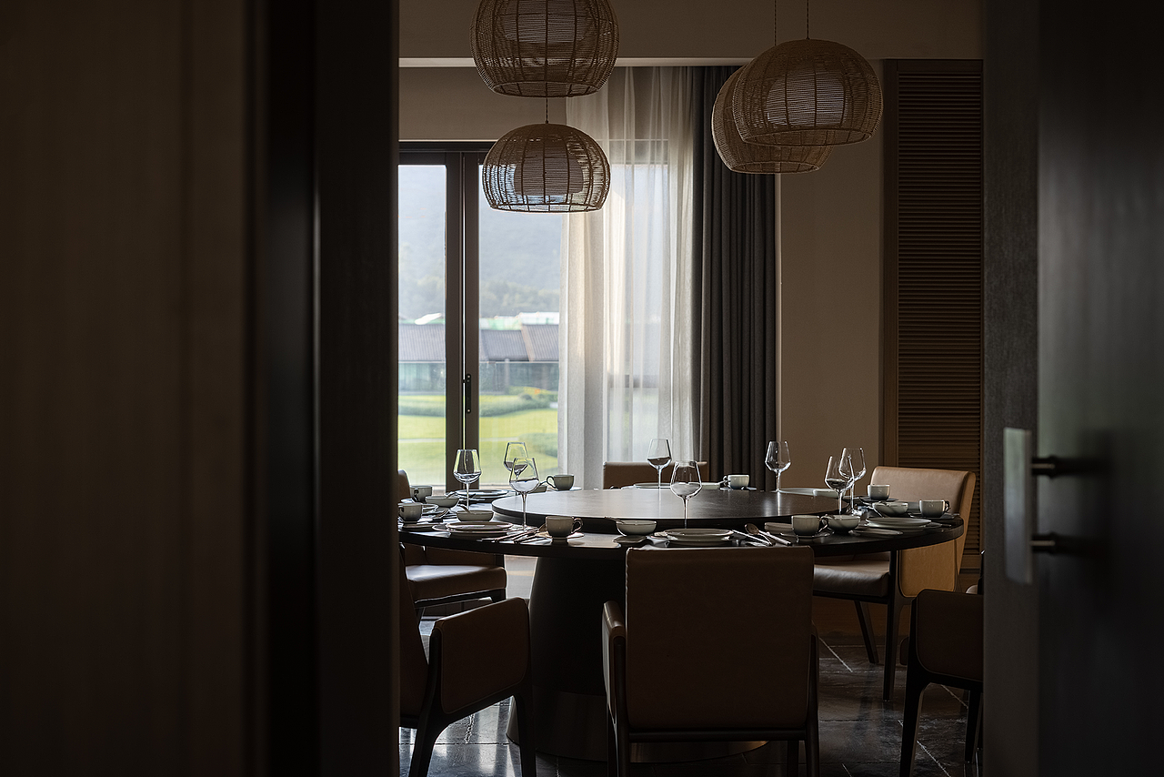 之境内建筑 | 1600㎡峨眉山高桥里湖畔餐饮空间