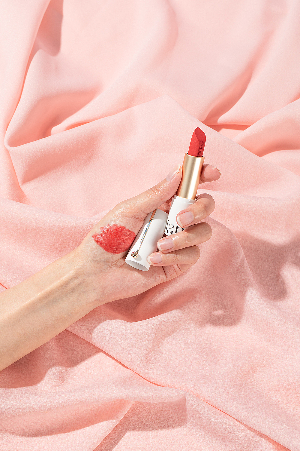 菲色然｜口红（图ZMzM2NjE2NTc2） - 产品摄影 - 站酷设计师影微视觉原创素材 - 站酷ZCOOL