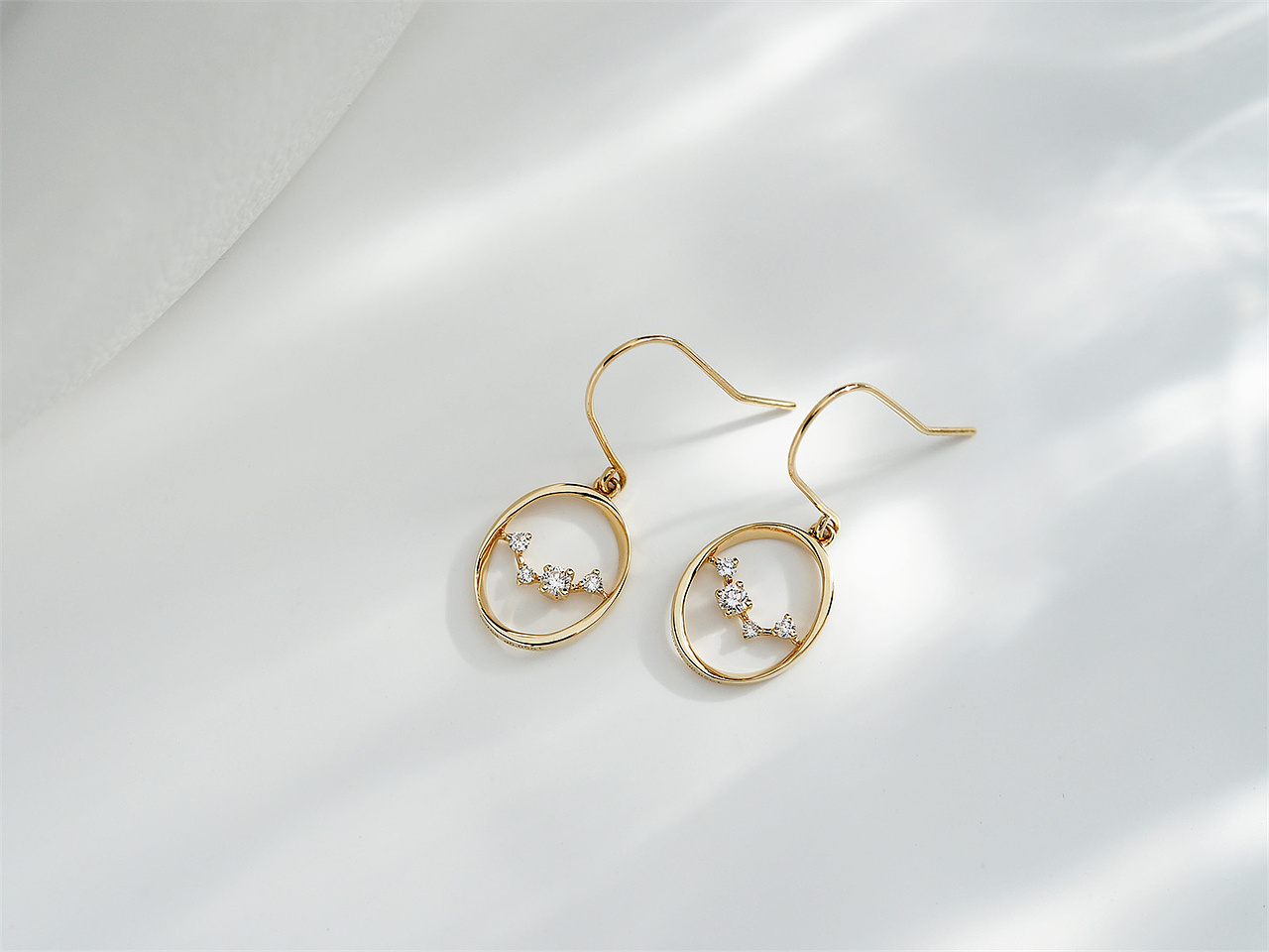 日系轻奢珠宝18k金钻石耳饰 珠宝摄影（图ZMzA0NDMwNzA0） - 产品摄影 - 站酷设计师Sueno珠宝原创素材 - 站酷ZCOOL