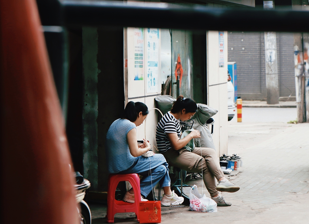 「街邊隨走隨拍」透過我的眼睛（圖ZMzE2OTc1MjQ4） - 人文/紀(jì)實(shí)攝影 - 站酷設(shè)計(jì)師戈多睡醒了嗎原創(chuàng)素材 - 站酷ZCOOL