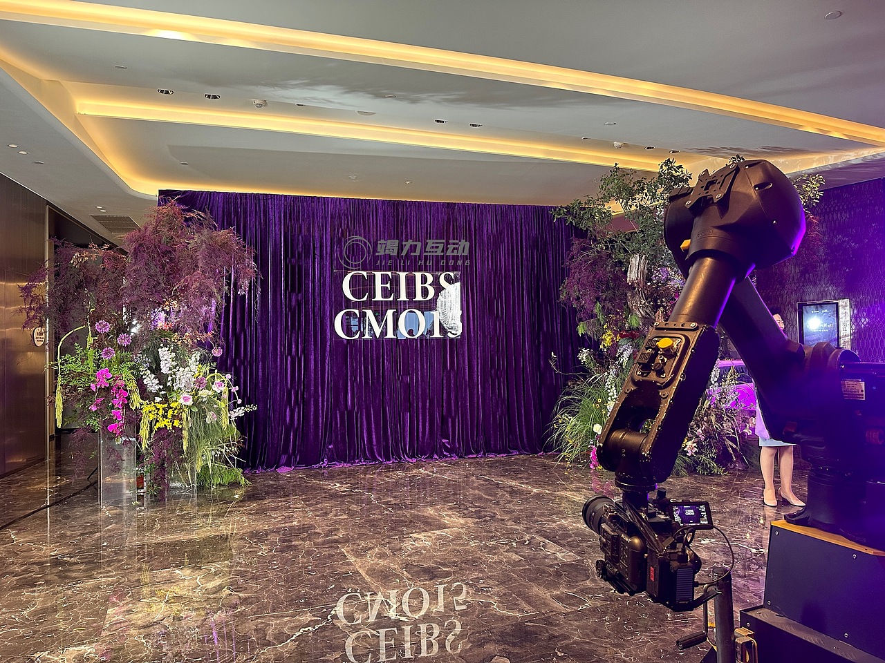 【格莱美机械臂慢动作拍摄】晚宴派对必备利器！（图ZMzQyMTM2Mzky） - 其他摄影 - 站酷设计师超前互动拍照装置原创素材 - 站酷ZCOOL