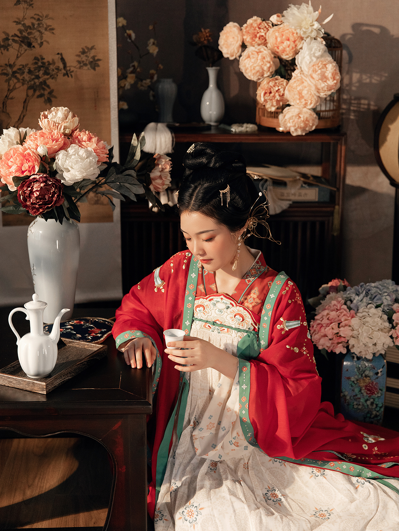 云想衣裳花想容（图ZMzE4MzY5NjY4） - 人像摄影 - 站酷设计师路尘谨制原创素材 - 站酷ZCOOL