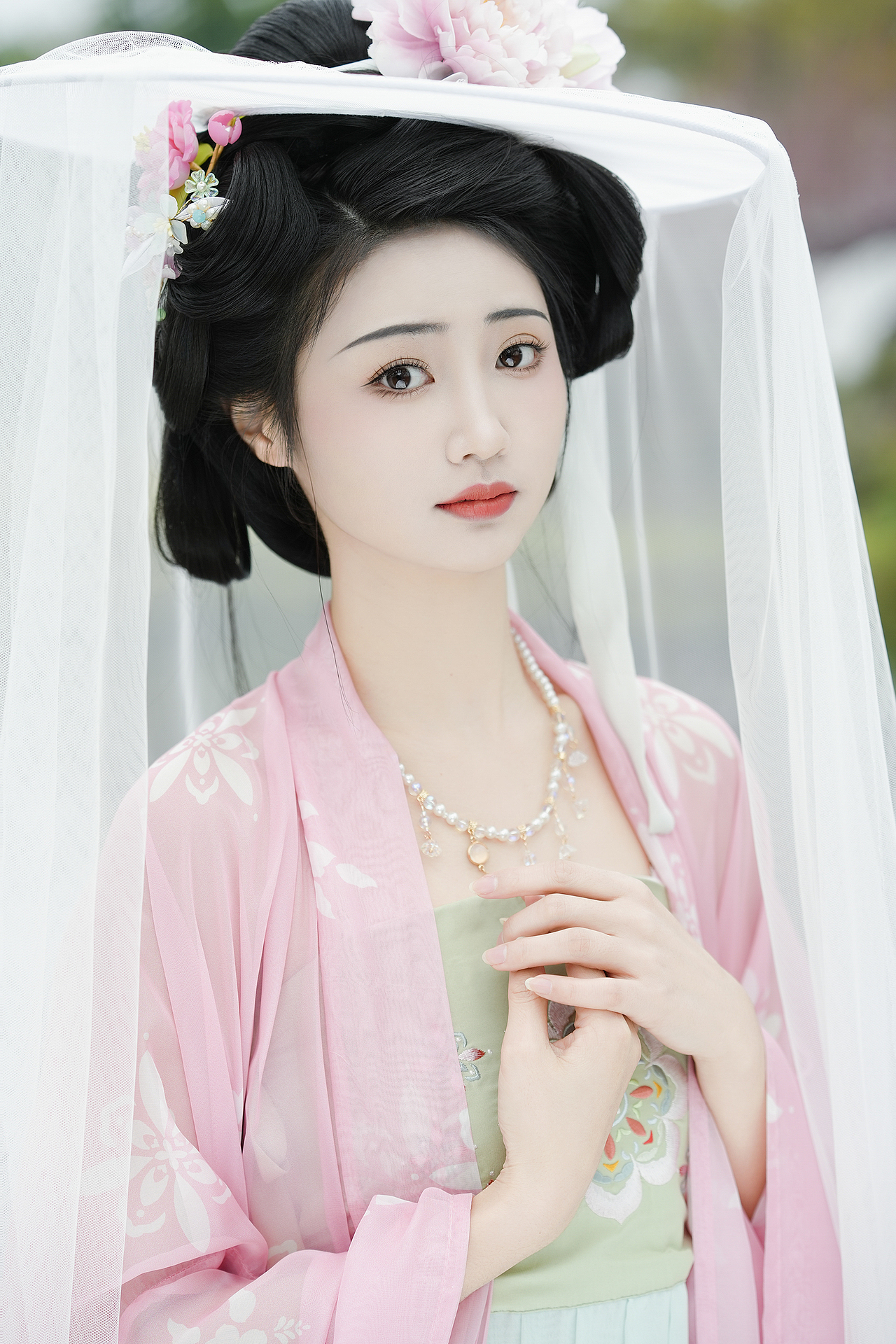 桃红柳绿唐风汉服写真