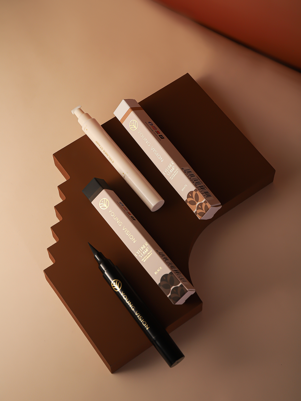 YOUNG VISION 印章眼线笔拍摄（图ZMzIzOTI5Mjcy） - 产品摄影 - 站酷设计师新之助五岁原创素材 - 站酷ZCOOL