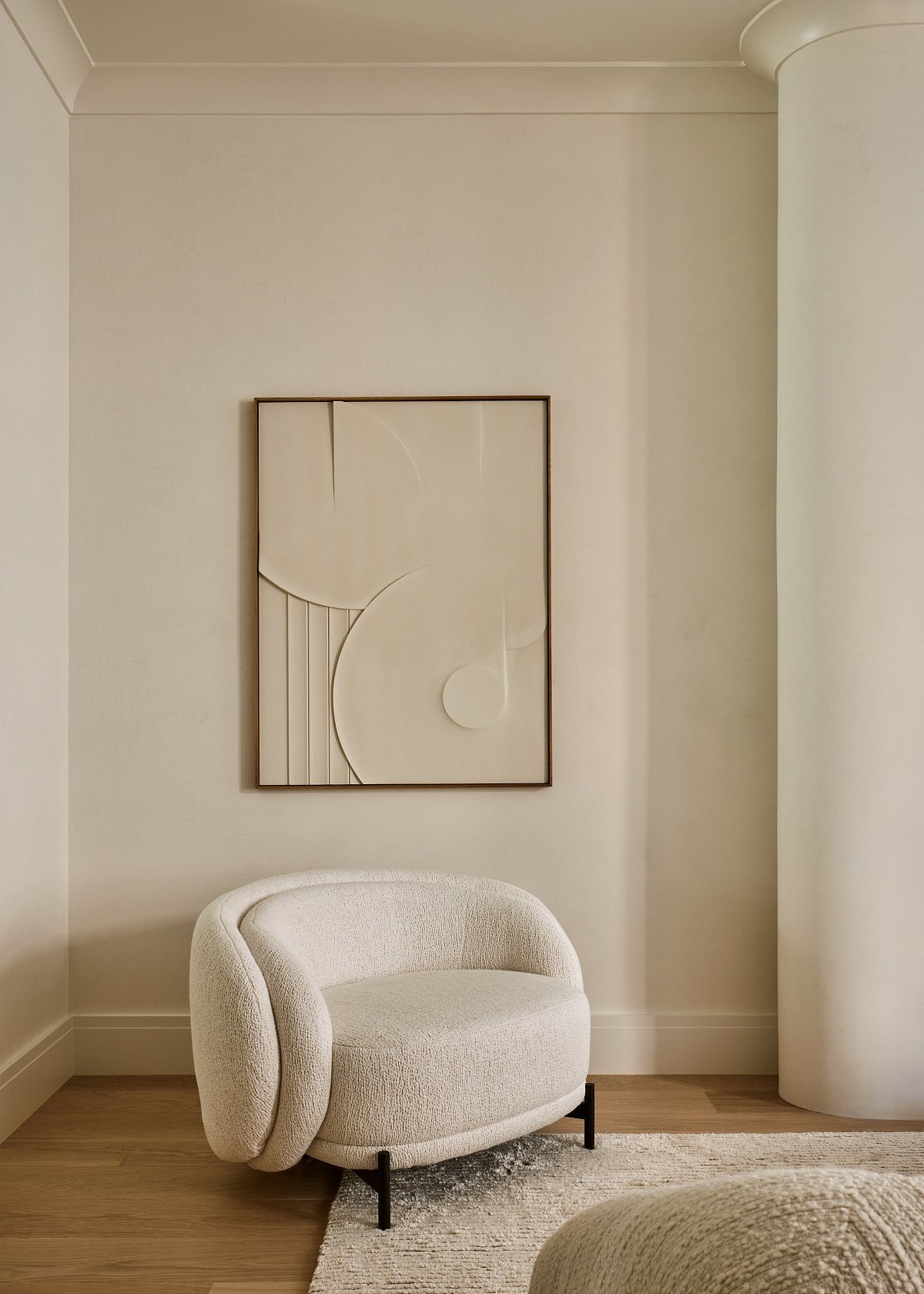 家装设计案例鉴赏——奶油色法式联排别墅装修设计