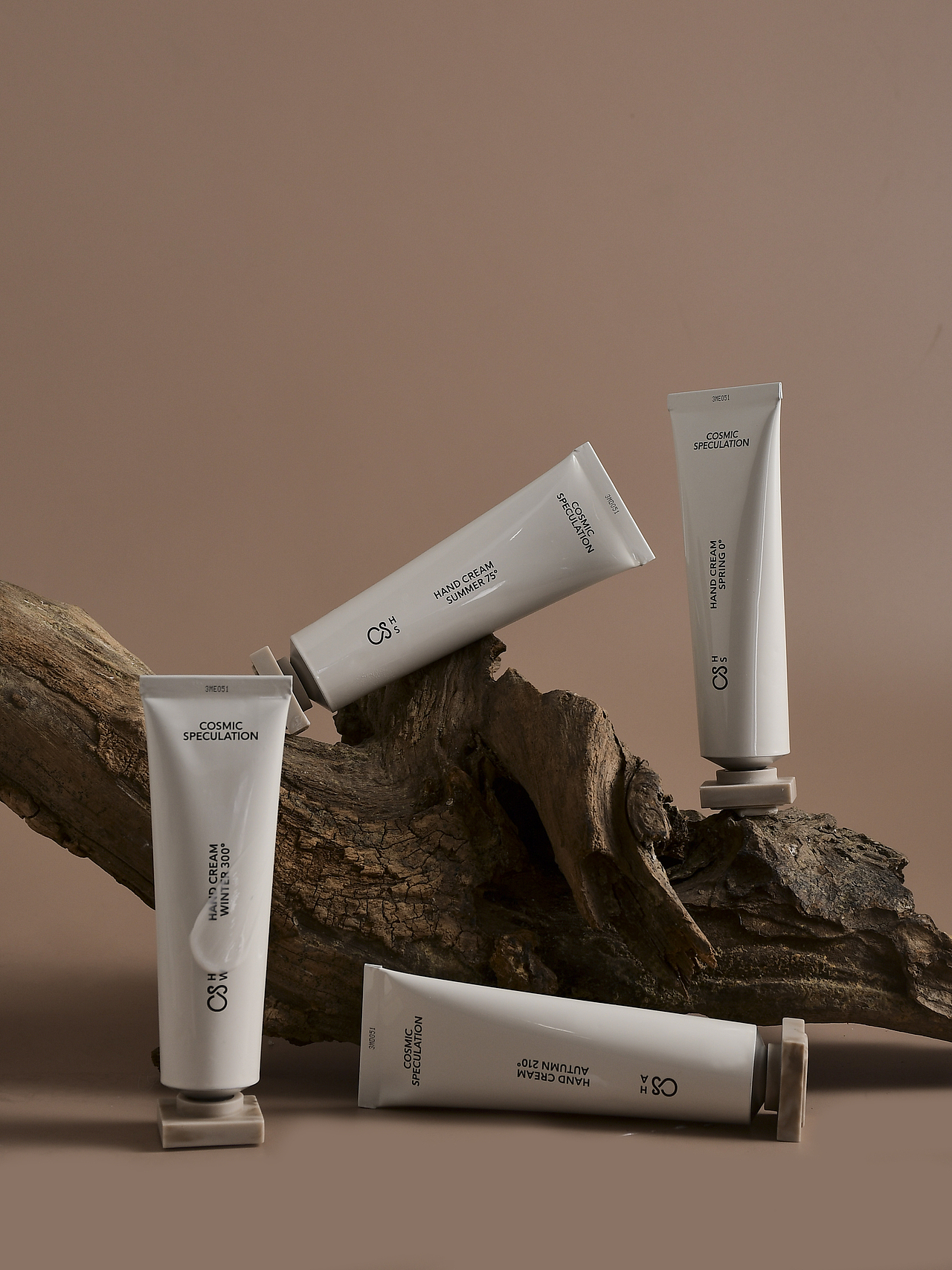 宇宙的猜想-護(hù)手霜拍攝（圖ZMzYwOTEwMzY4） - 時尚/藝術(shù)攝影 - 站酷設(shè)計師浪漫小玉原創(chuàng)素材 - 站酷ZCOOL