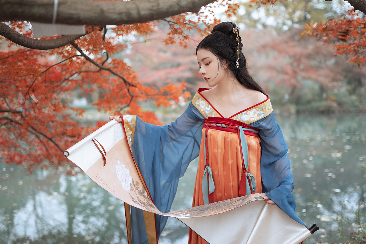 【汉服摄影】深意总迟解,将爱却晚秋