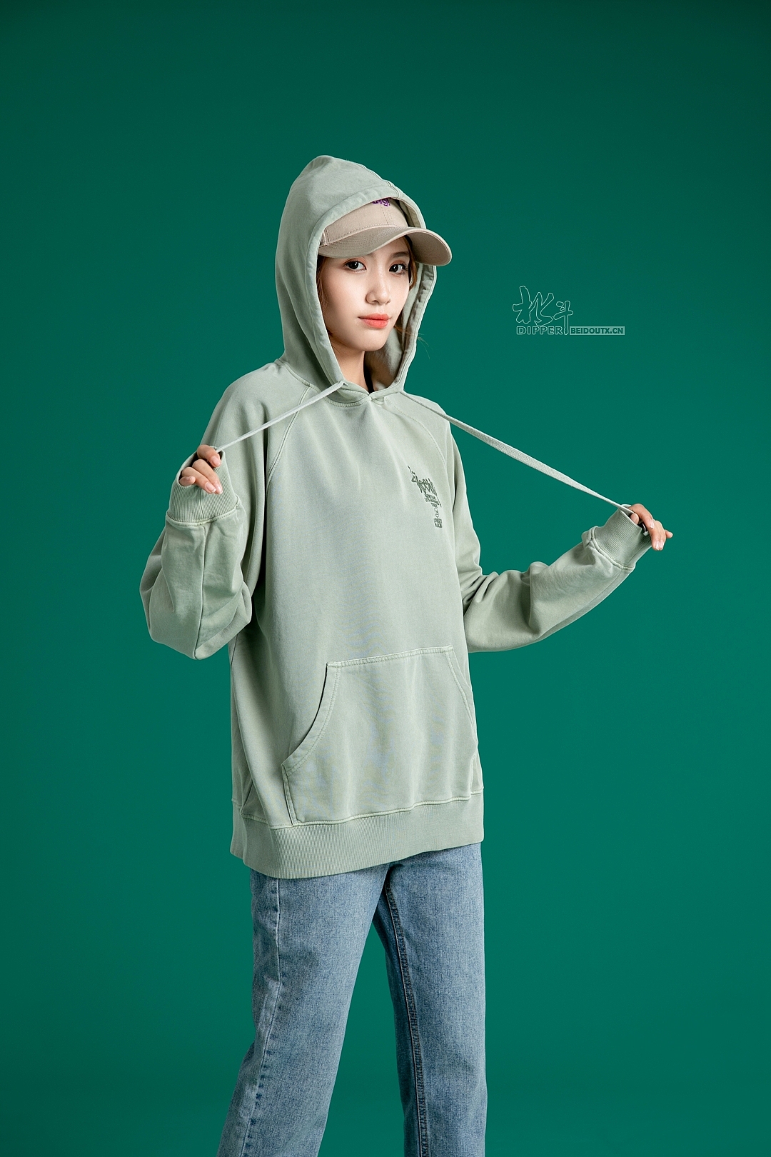 潮牌连帽卫衣纯色卫衣拉链连帽卫衣休闲卫衣模特拍摄