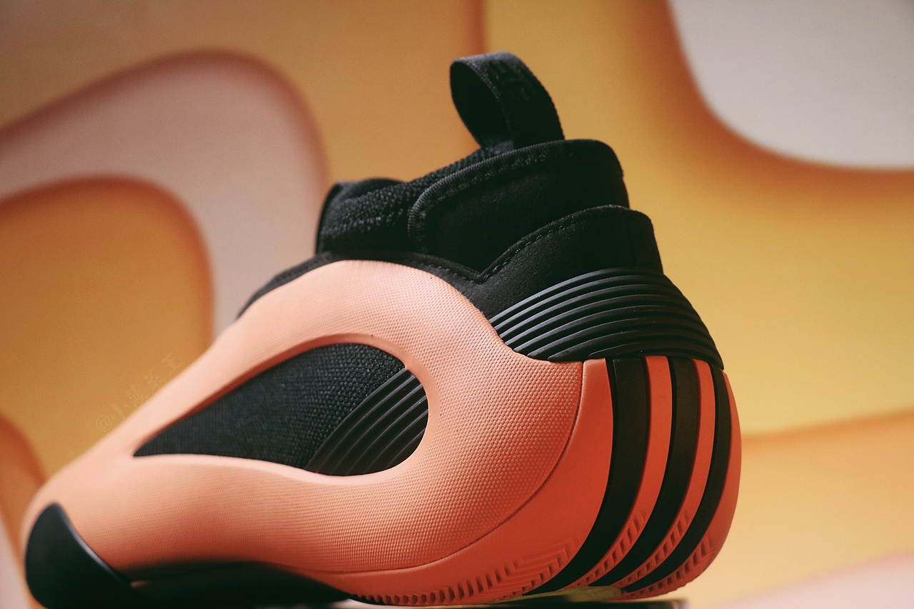 球鞋摄影·坚邃黑橙（图ZMzcyNDU4OTY0） - 产品摄影 - 站酷设计师小菠菜王原创素材 - 站酷ZCOOL