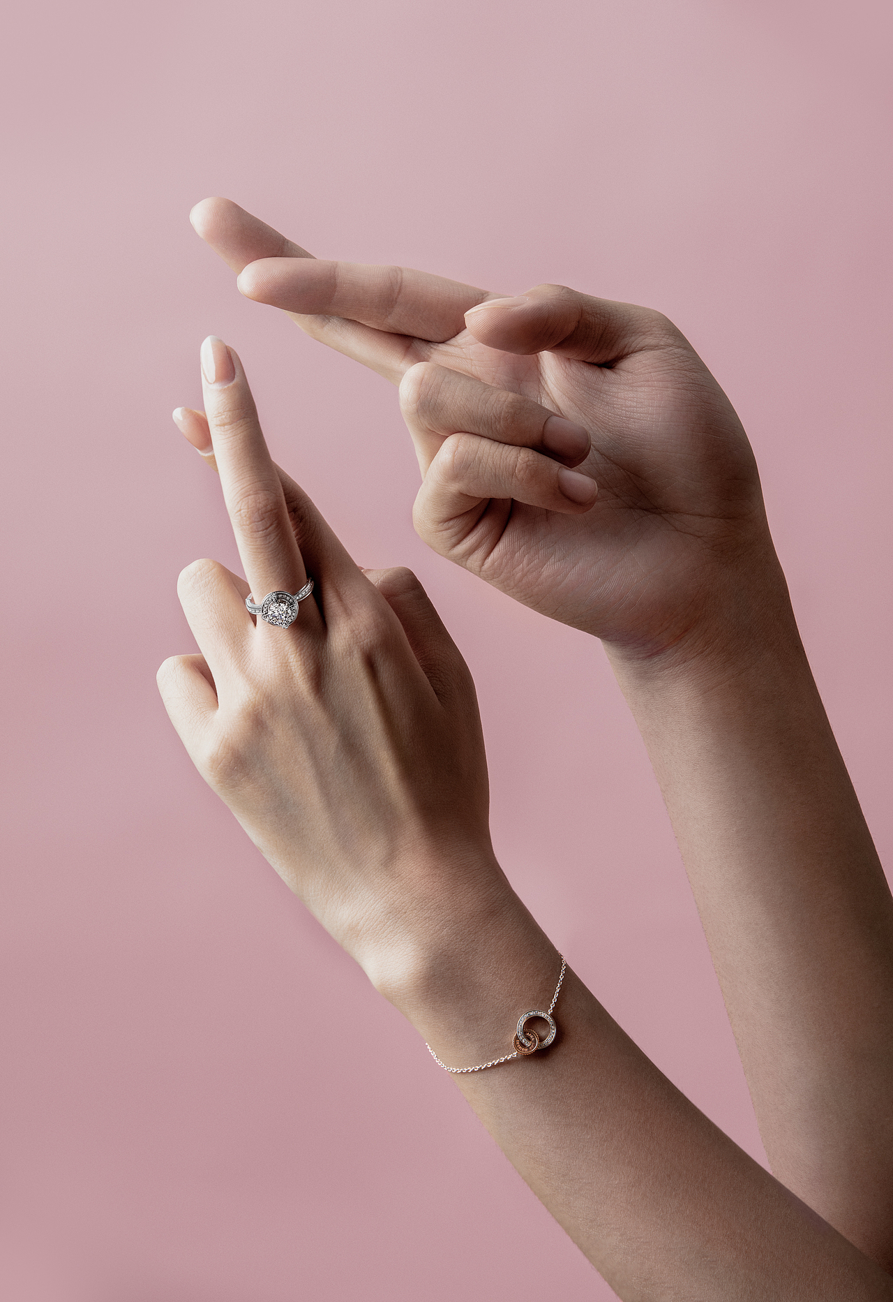 手部珠宝展示图