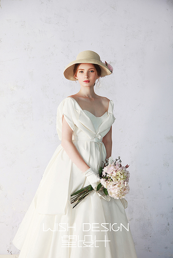 兰奕婚纱2015春夏新品:舍龙索城堡的少女