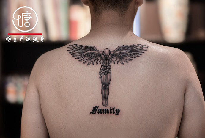 天使十字架纹身、哥特字母纹身、后背纹身、欧美纹身、写实纹身、线条纹身、小清新纹身、个性纹身图案、塘主开运纹身