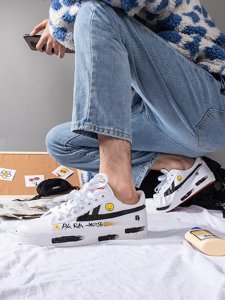 回力手绘鞋拍摄