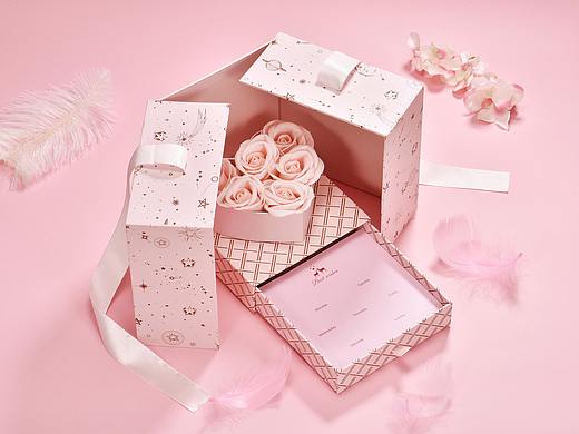 粉色礼盒