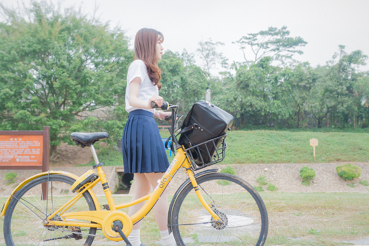 轻风吹拂 少女冲鸭٩(ˊᗜˋ*)و（图ZMTM5ODcxNjky） - 人像摄影 - 站酷设计师是哒哒鸭原创素材 - 站酷ZCOOL