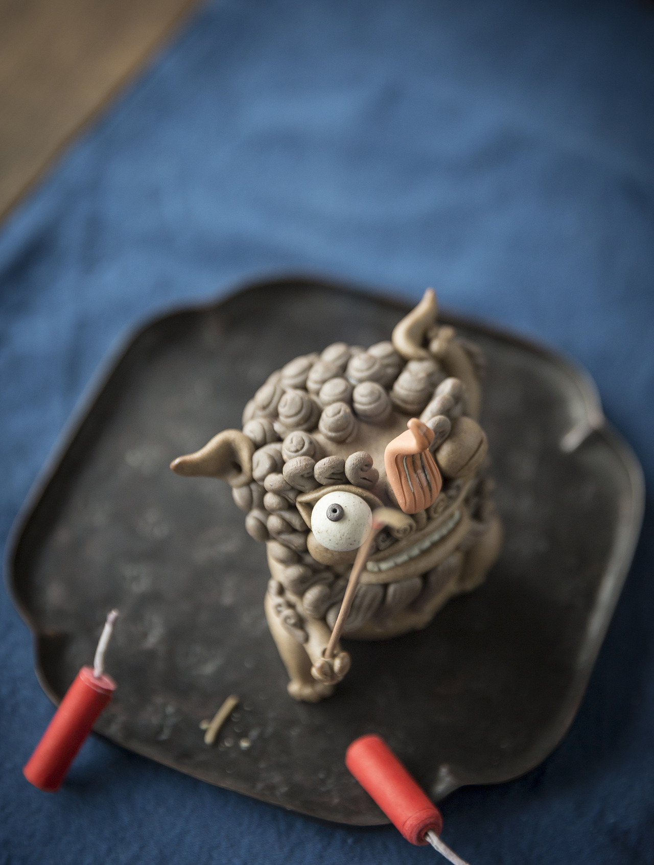 器十二 景德镇手工捏雕神兽鞭炮喜狮 陶瓷茶宠香插摆件