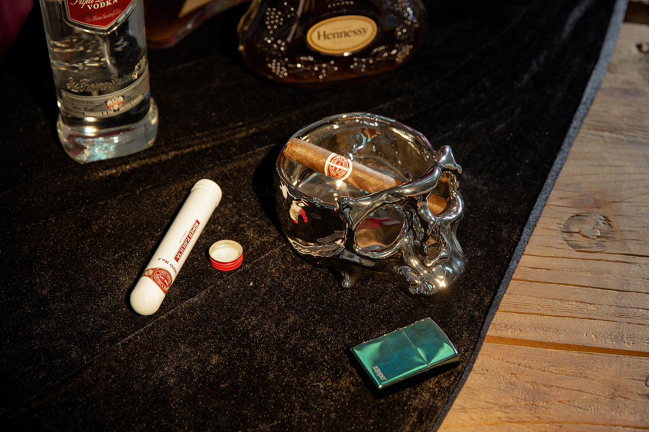 【SKULL】骷髅 暗黑系1300°电镀金属色陶瓷烟灰缸摆件